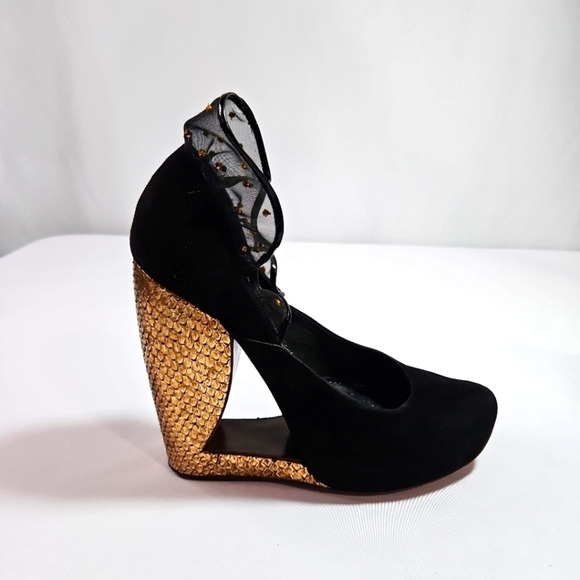 Marc Jacobs Vintage Block Wedge Cutout Black Suede shoes size 38.5 (8.5) - Picture 3 of 7